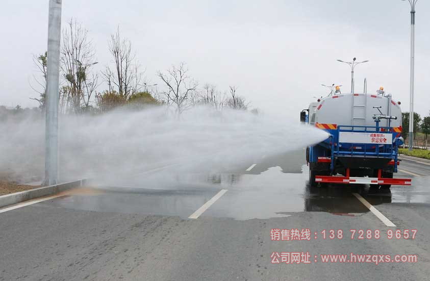 东风153 12吨洒水车侧喷实拍图片.jpg