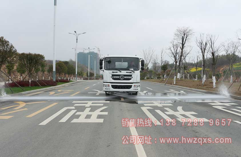 东风专底12吨洒水车前冲图片.jpg