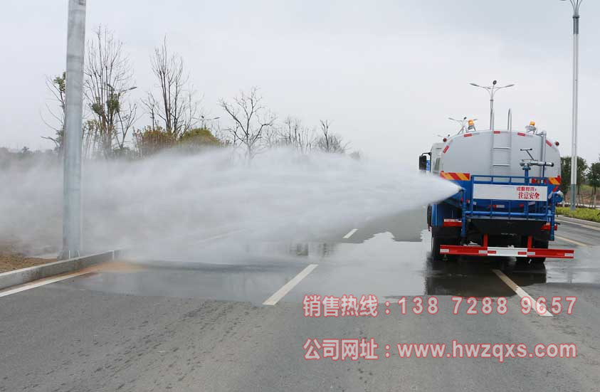 东风专底12吨洒水车侧喷图片.jpg