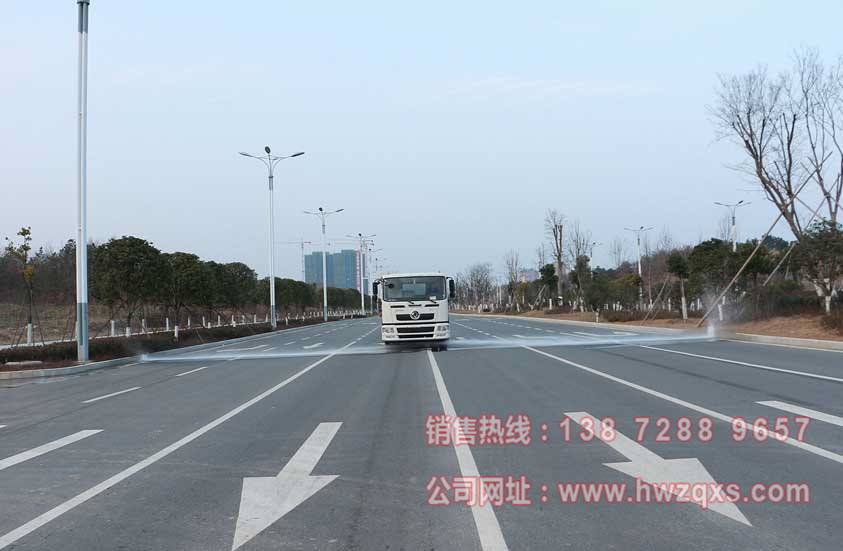 东风创普15吨洒水车前冲图片.jpg