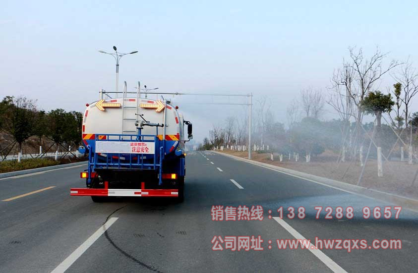 东风御龙18吨洒水车高位花洒图片.jpg