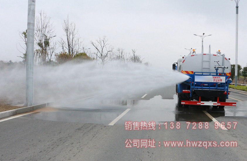 东风御虎11.5吨洒水车侧喷图片.jpg