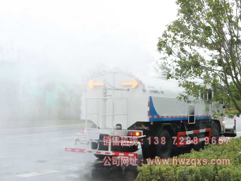 天锦路面高压清洗车后高压喷雾实拍（上）