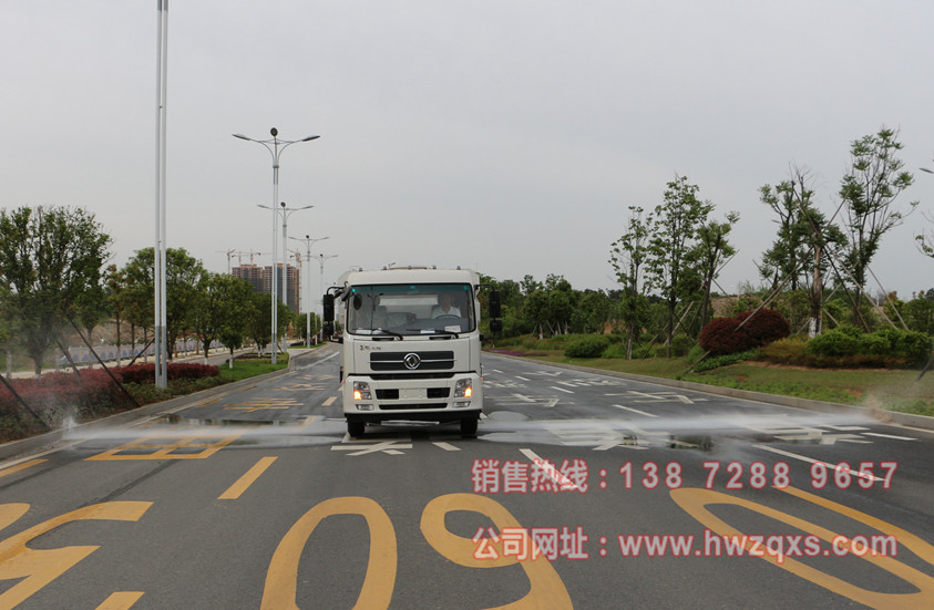 8吨扫路车加装前冲洒水系统