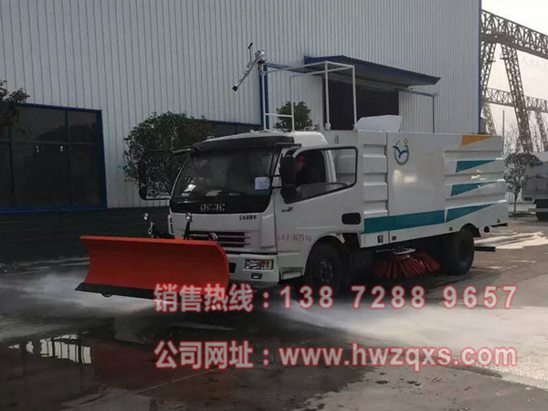 东风5吨扫路车加装前冲工作实拍