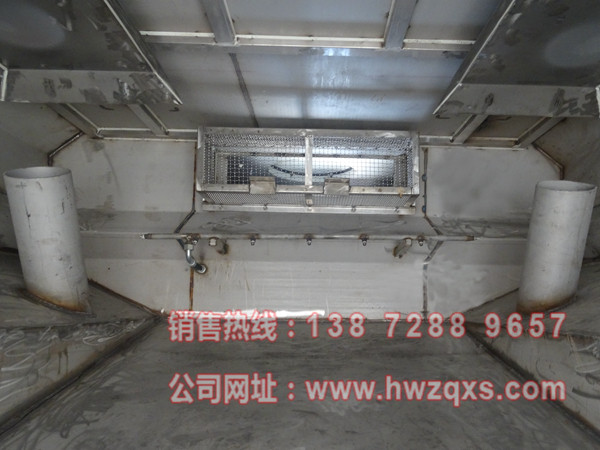 东风天锦洗扫车污水箱内部结构