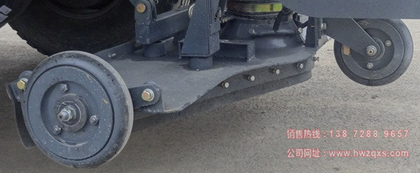 东风3吨扫路车后吸盘